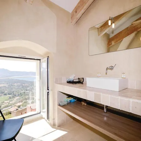Four Bedroom In Embrun Apartment *