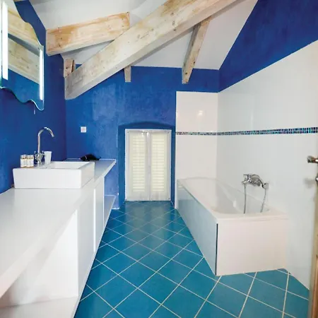 Four Bedroom In Embrun Apartment