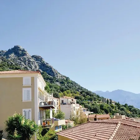 Four Bedroom In Embrun Apartment