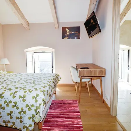 Four Bedroom In Embrun Apartment *